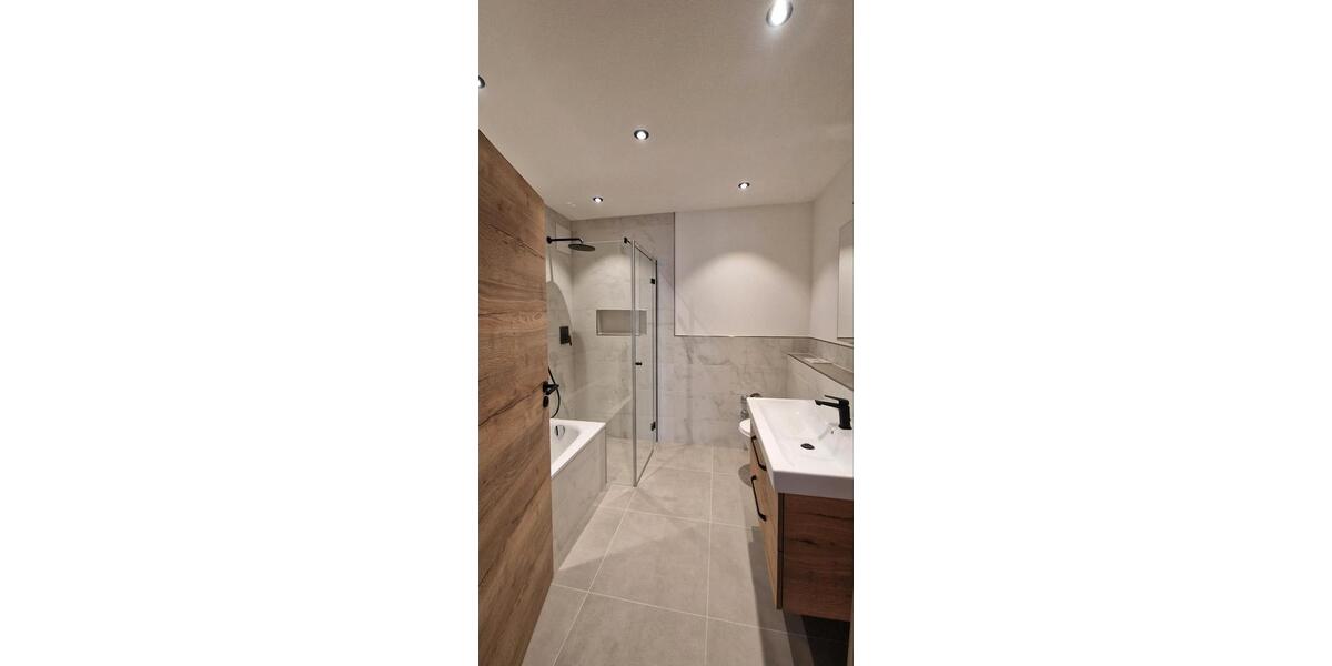 Erdgeschoßwohnung Weingarten - 4 Zimmer, 123 m&sup2;, 1.800&euro; | Angebot:25875408