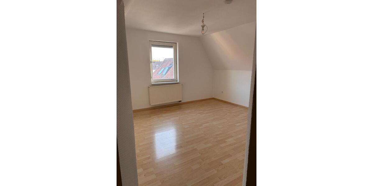 Dachgeschoßwohnung Friedrichshafen - 3 Zimmer, 62 m&sup2;, 1.100&euro; | Angebot:25472491