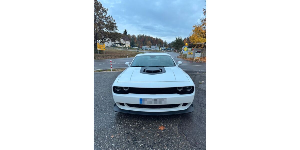 Dodge Challenger 82.000 km 32.000 &euro; Salem 88682