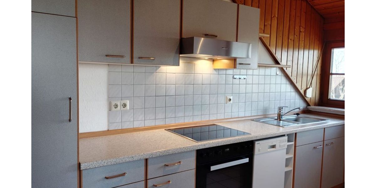 Stilvolle, neuwertige 3-Zimmer-DG-Wohnung mit Balkon und Einbauküche - Appartement Baindt Schachen | Angebot:26633728
