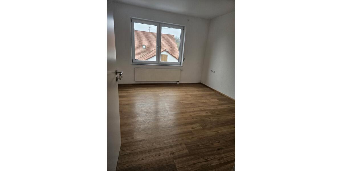 Dachgeschoßwohnung Ravensburg Galgenhalde - 4 Zimmer, 120 m&sup2;, 1.210&euro; | Angebot:26033396