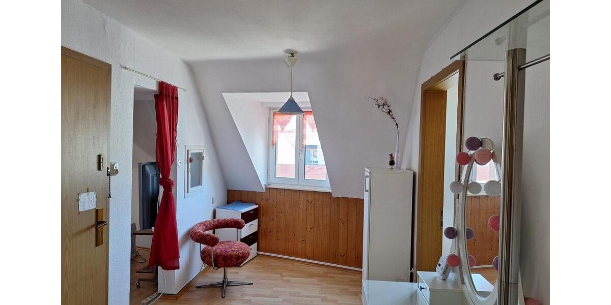 Dachgeschoßwohnung Friedrichshafen - 2.5 Zimmer, 35 m&sup2;, 700&euro; | Angebot:26480192