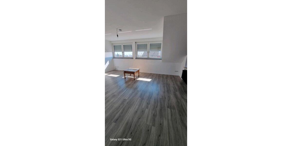 Dachgeschoßwohnung Friedrichshafen - 3.5 Zimmer, 76 m&sup2;, 1.200&euro; | Angebot:26423346