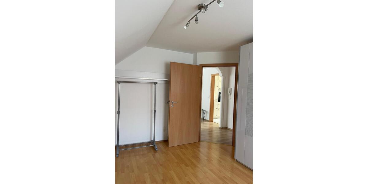 Dachgeschoßwohnung Friedrichshafen Ailingen - 3 Zimmer, 90 m&sup2;, 1.400&euro; | Angebot:26662137