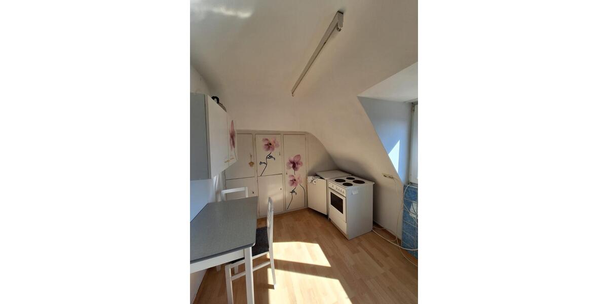 Dachgeschoßwohnung Friedrichshafen - 2.5 Zimmer, 35 m&sup2;, 700&euro; | Angebot:26480192