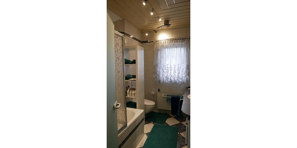 Dachgeschoßwohnung Überlingen - 2.5 Zimmer, 82 m&sup2;, 496.000&euro; | Angebot:26406507