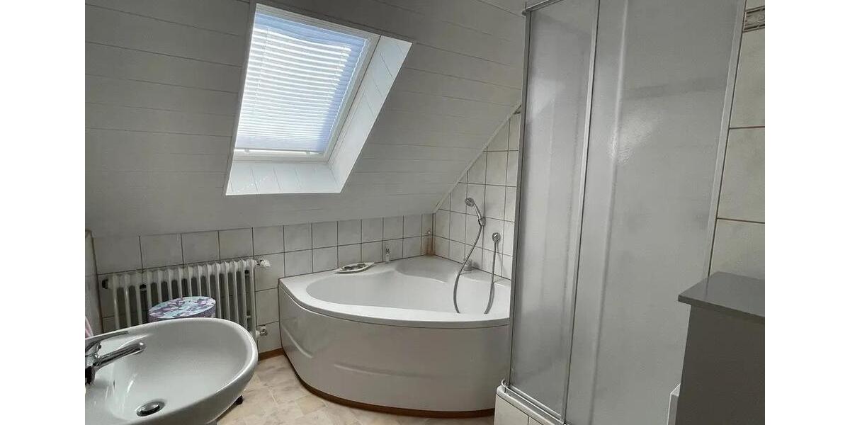 Dachgeschoßwohnung Weingarten - 3.5 Zimmer, 71 m&sup2;, 870&euro; | Angebot:26024478