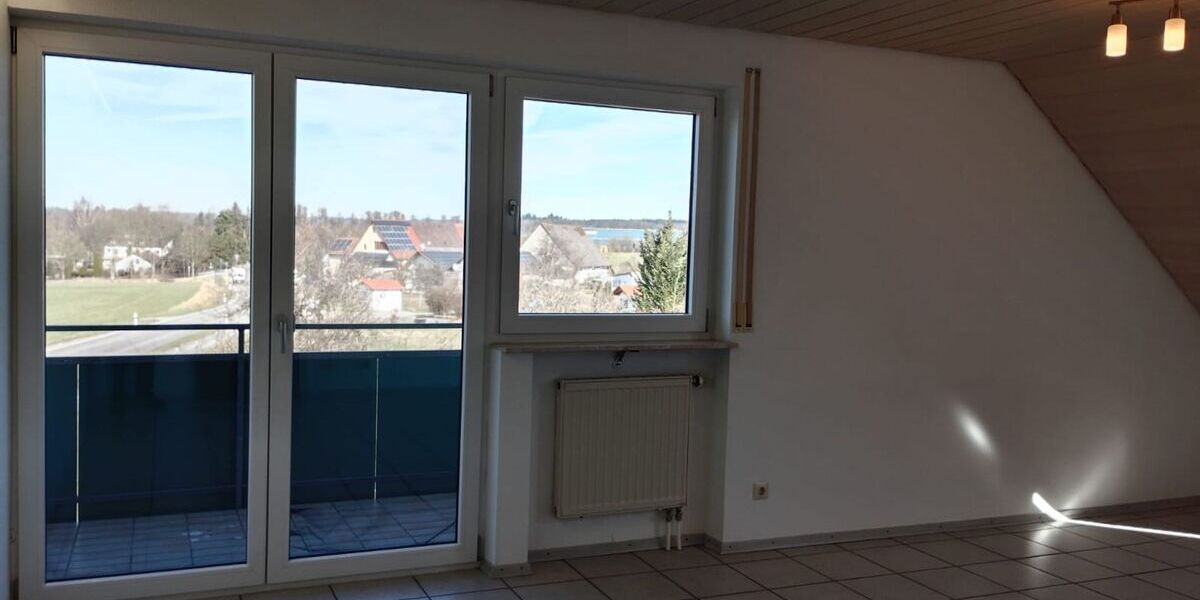 Stilvolle, neuwertige 3-Zimmer-DG-Wohnung mit Balkon und Einbauküche - Appartement Baindt Schachen | Angebot:26633728