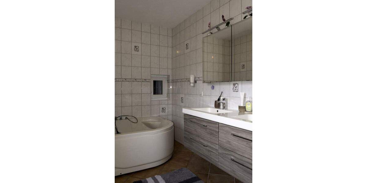 Mehrfamilienhaus, Wohnhaus Langenargen - 9 Zimmer, 253 m&sup2;, 999.000&euro; | Angebot:25772448