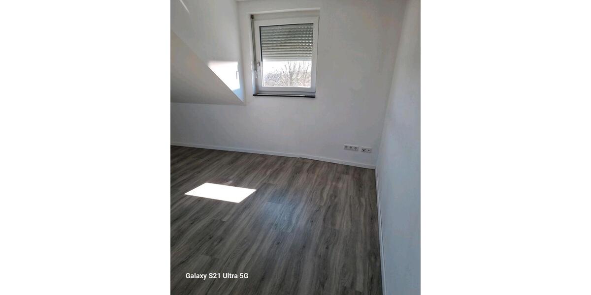 Dachgeschoßwohnung Friedrichshafen - 3.5 Zimmer, 76 m&sup2;, 1.200&euro; | Angebot:26423346
